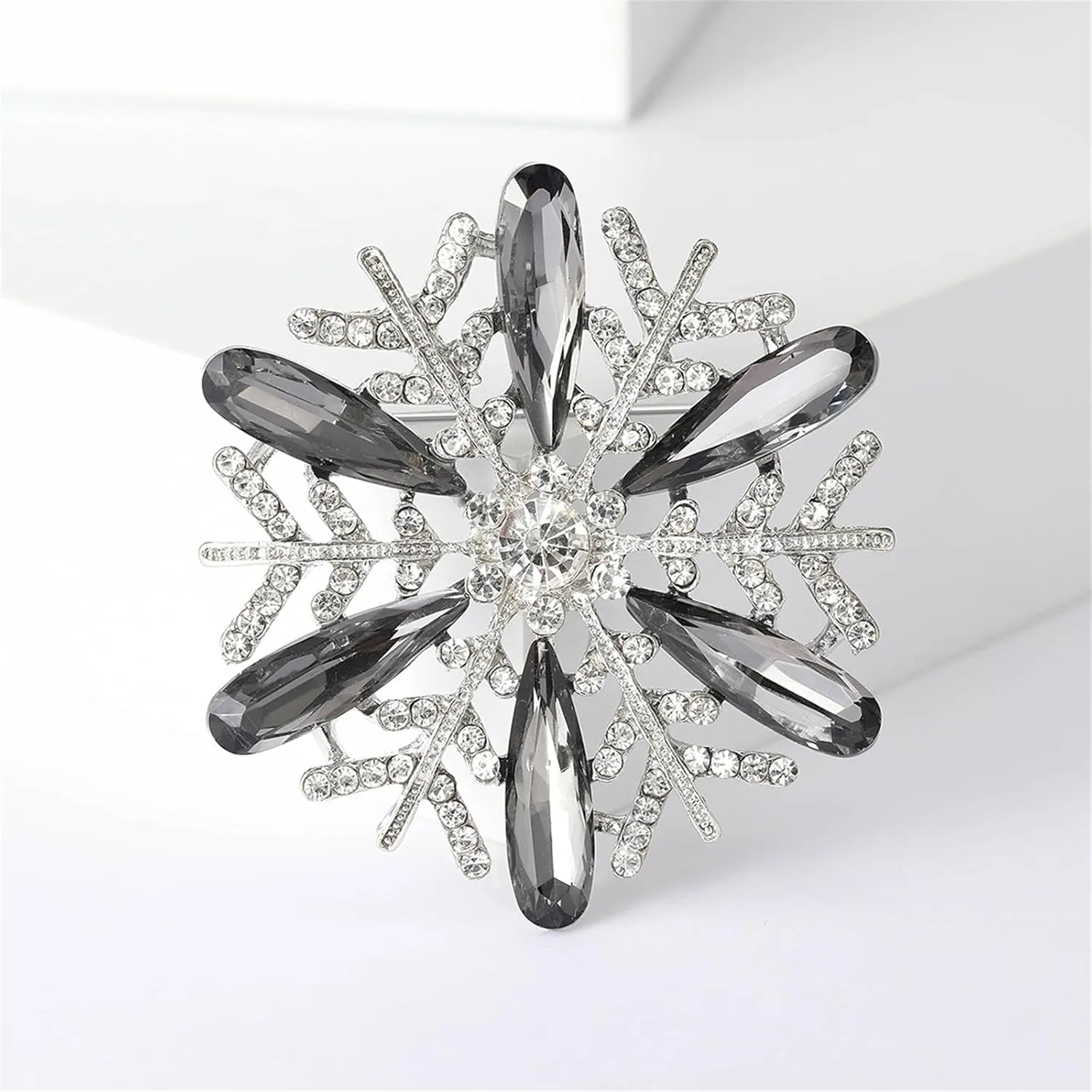 Dreuyet Christmas Snowflake Brooches Pins for Women Men Crystal Rhinestone Snowflake Brooch Pins Multi-Colored Christmas CZ Winter Flower Lapel Pin Dress Accessories Christmas Gift