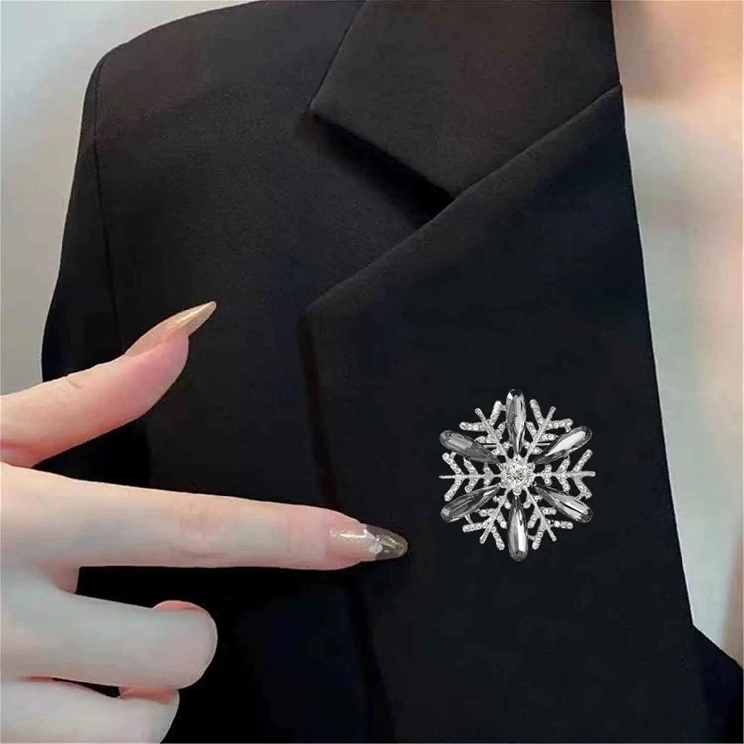 Dreuyet Christmas Snowflake Brooches Pins for Women Men Crystal Rhinestone Snowflake Brooch Pins Multi-Colored Christmas CZ Winter Flower Lapel Pin Dress Accessories Christmas Gift