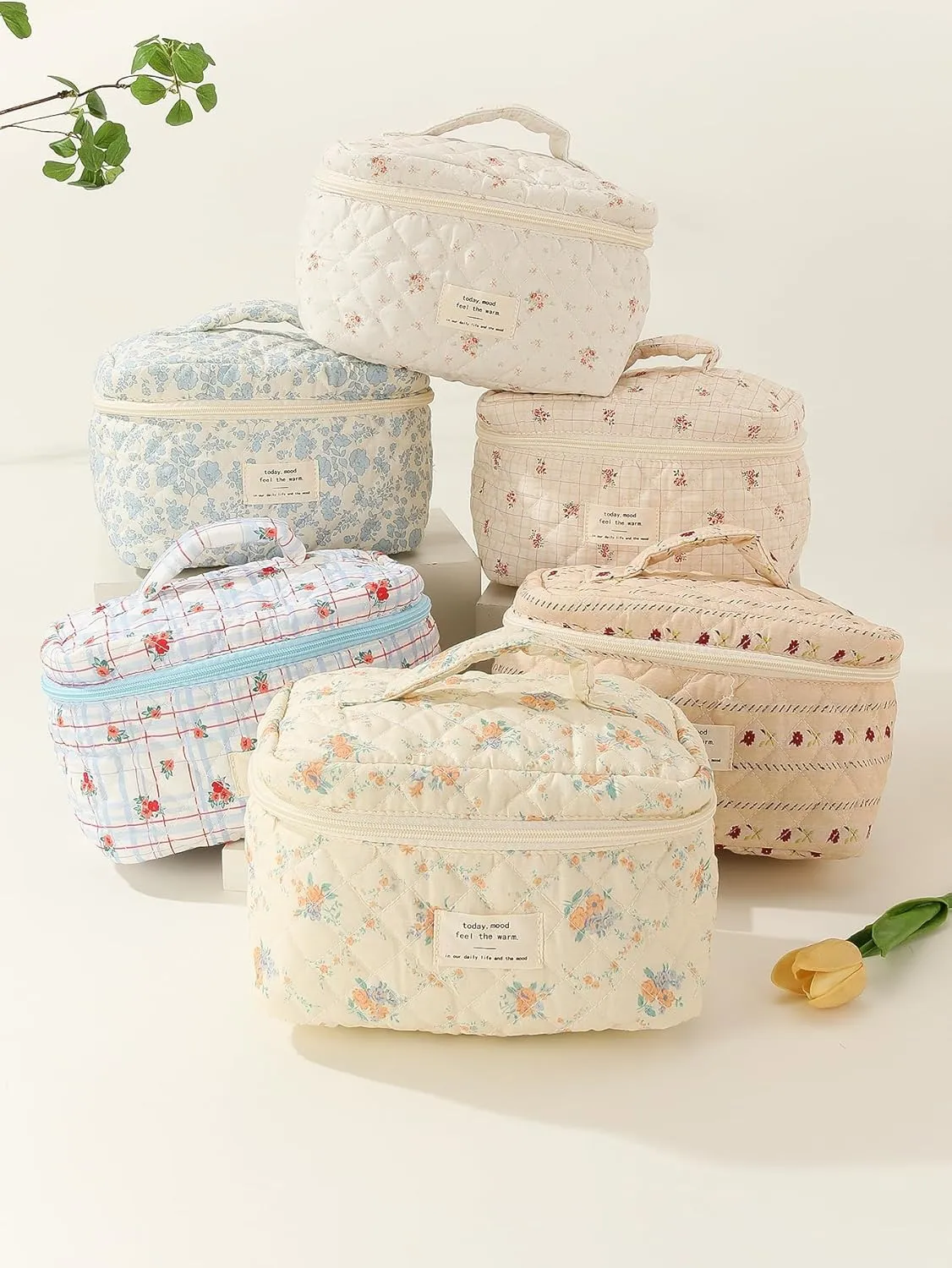 Floral Cotton Quilted Makeup Bag, Kawaii Aesthetic Travel Organizer Toiletry Bag with Handle, Large Cosmetic Bags with Zipper, Cute Pouch Tote Purse for Women (Plaid Floral)