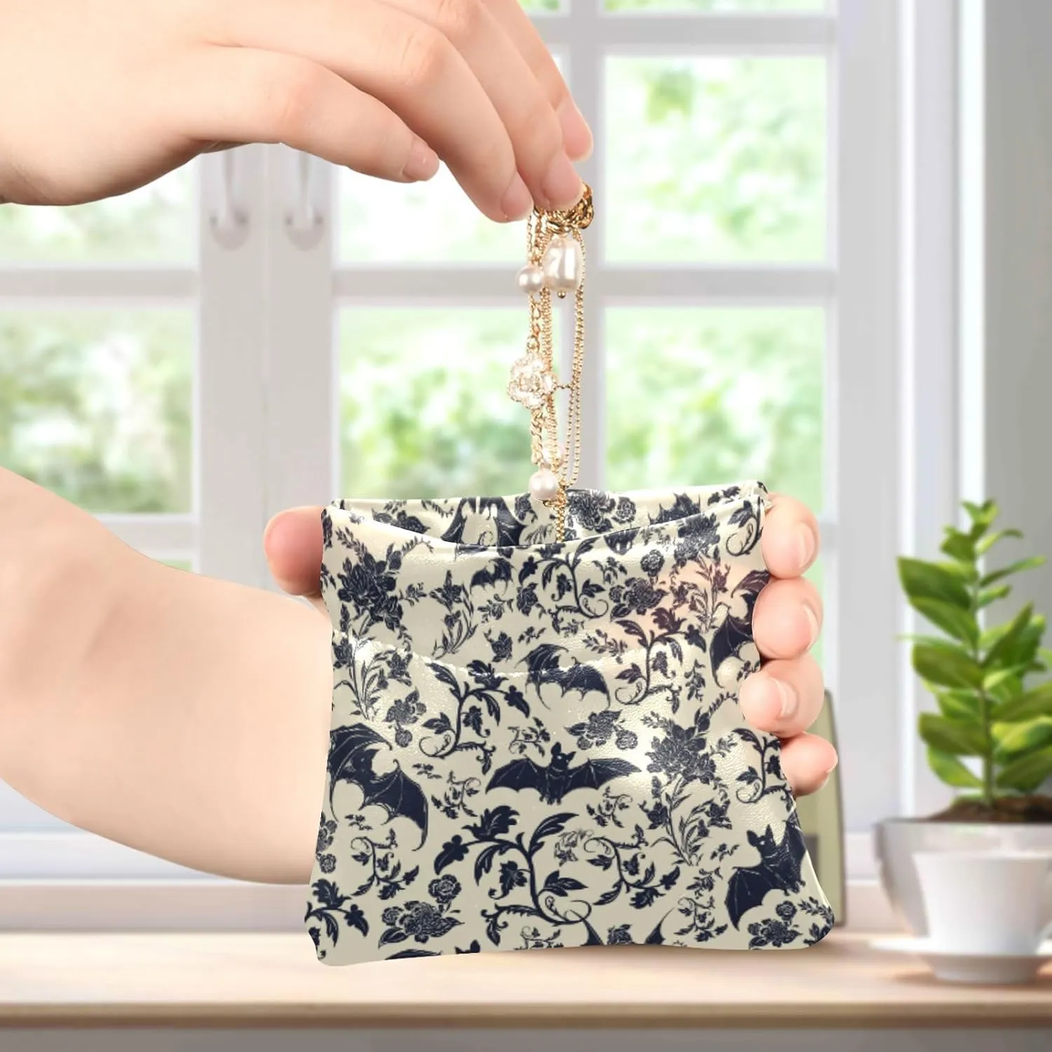 Goth Bat Squeeze Coin Purse PU Leather Change Purse Pouch Change Holder for Woman