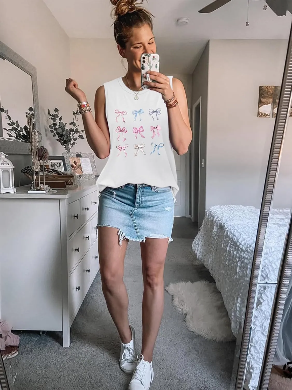 Sleeveless Tank Tops for Women 2025 Summer Casual Blouses Graphic Tees Loose Fit Crewneck Vacation Outfits Shirts