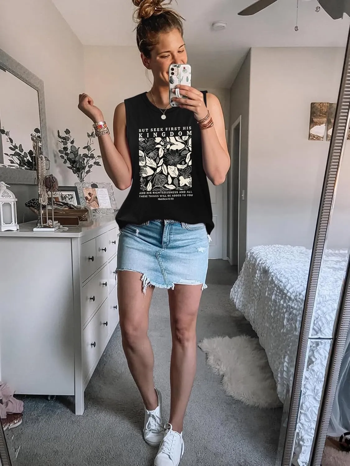 Sleeveless Tank Tops for Women 2025 Summer Casual Blouses Graphic Tees Loose Fit Crewneck Vacation Outfits Shirts