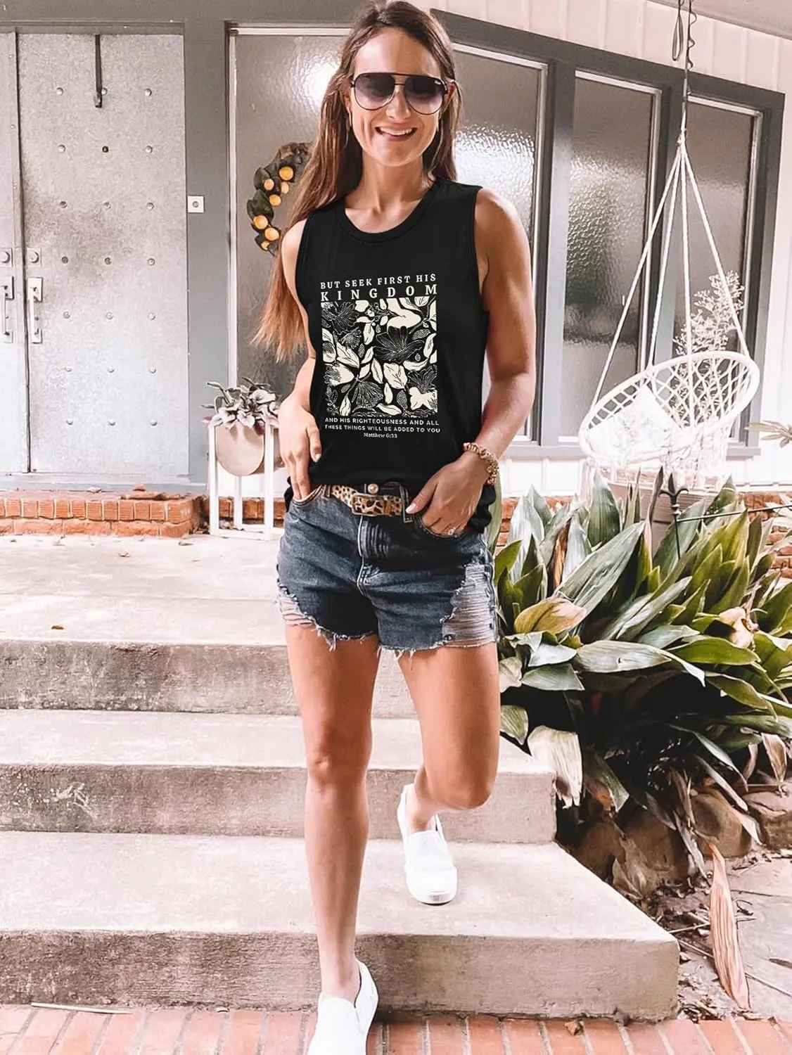 Sleeveless Tank Tops for Women 2025 Summer Casual Blouses Graphic Tees Loose Fit Crewneck Vacation Outfits Shirts